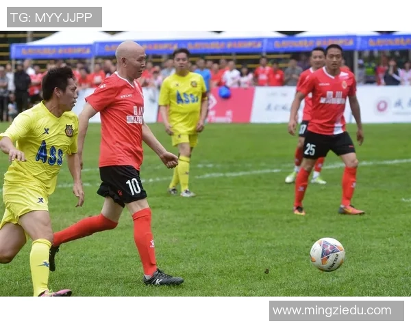 外国足球明星在热带海滩上展开激战,激情四溢的夏日对决引发热议 外国足球明星在热带海滩上展开激战,激情四溢的夏日对决引发热议