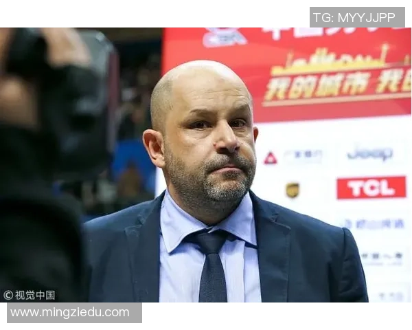 南京篮球队灵活性变革引发热议探索新战术与团队协作的未来发展 南京篮球队灵活性变革引发热议探索新战术与团队协作的未来发展