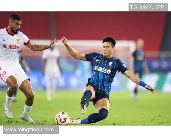 武汉足球队技术分析与战术创新的深度探讨与展望 武汉足球队技术分析与战术创新的深度探讨与展望